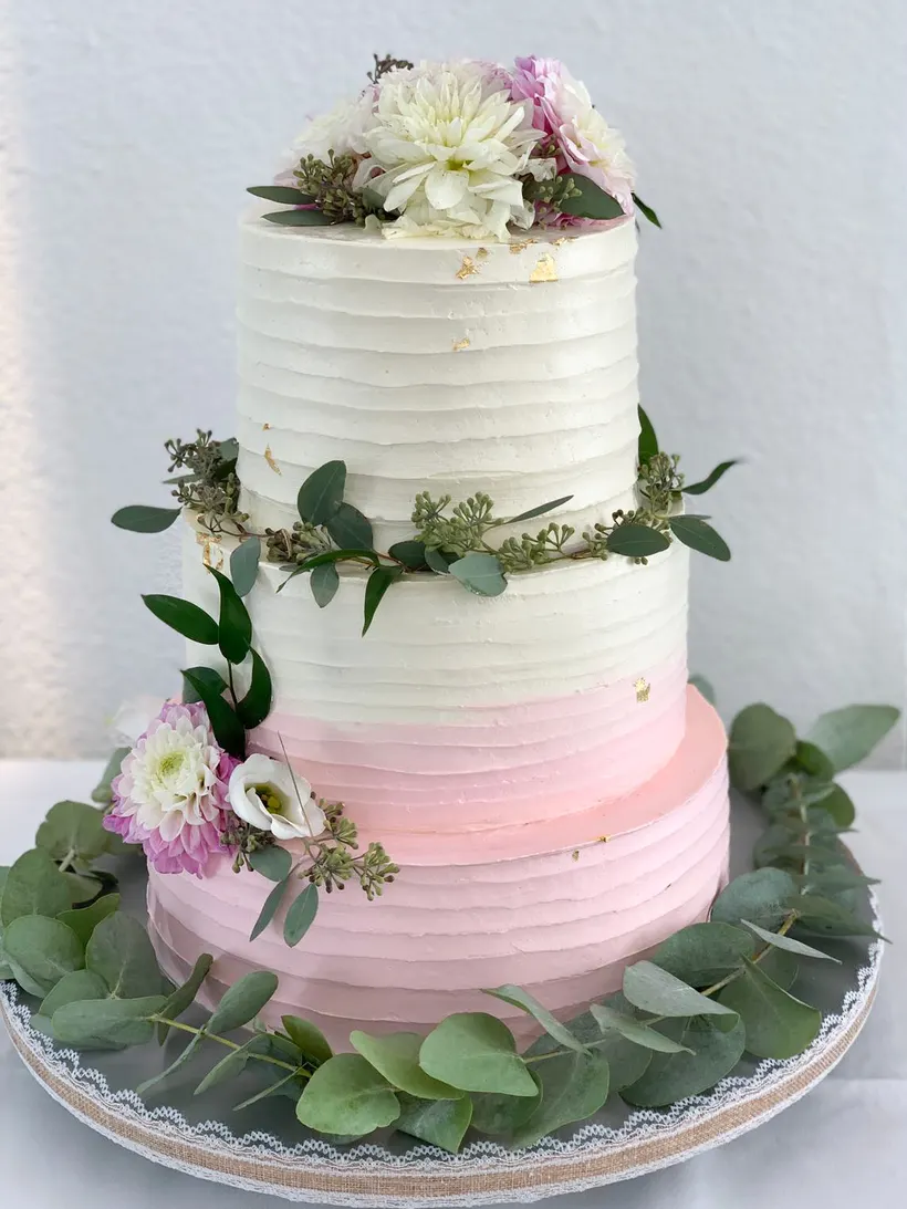 Individuelle Hochzeitstorte von Konfektory